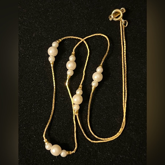 Delicate Avon Necklace - Picture 7 of 7